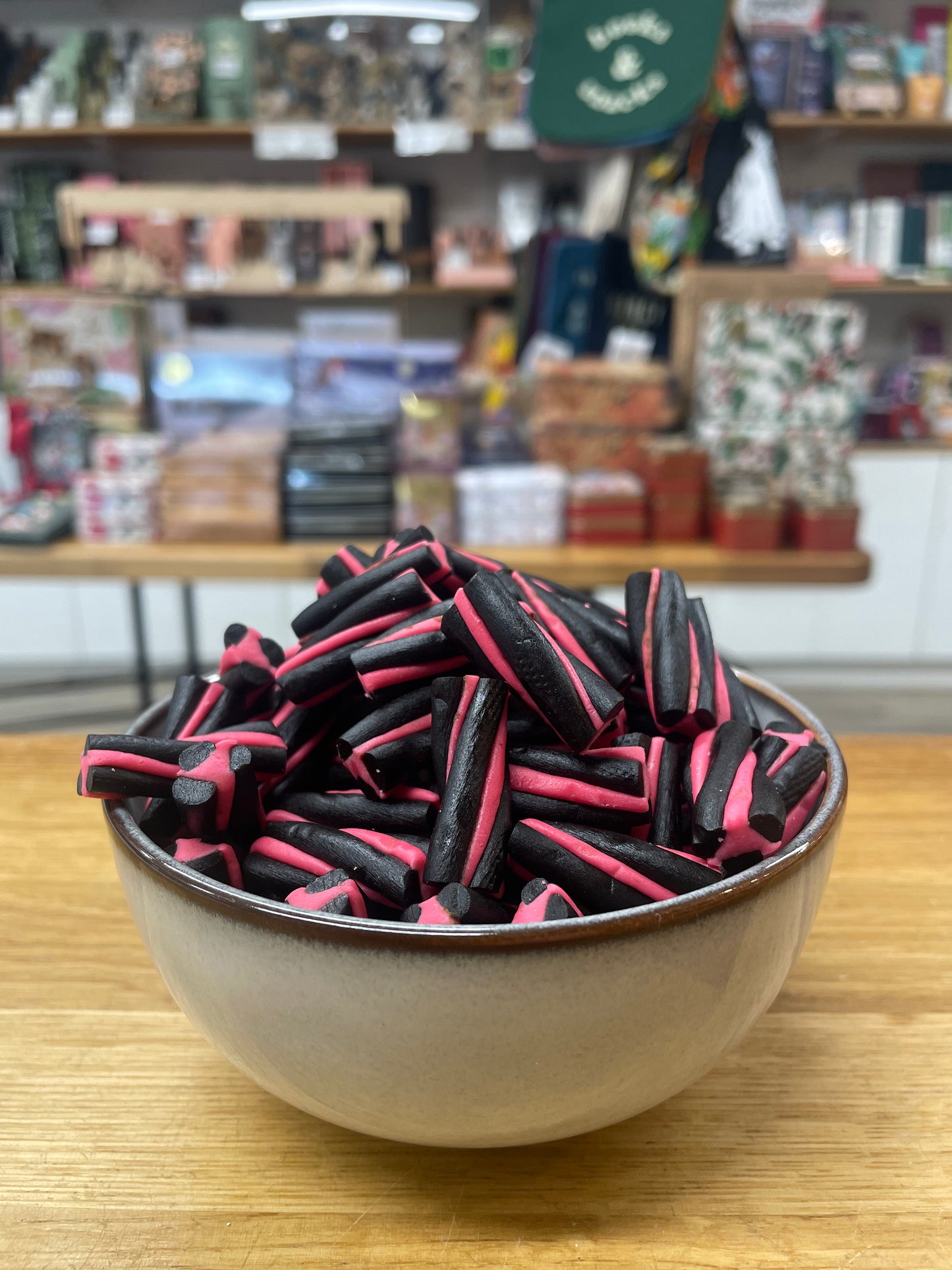 Porvoon Lakritsi Strawberry & Liquorice Twists 100g